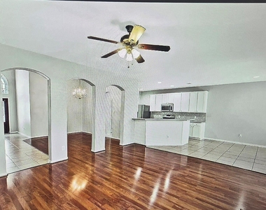 2931 Auburn Falls Lane - Photo Thumbnail 11