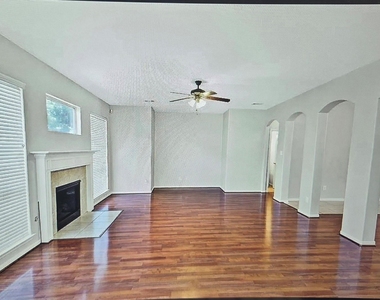 2931 Auburn Falls Lane - Photo Thumbnail 10