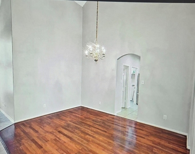 2931 Auburn Falls Lane - Photo Thumbnail 2