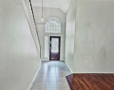 2931 Auburn Falls Lane - Photo Thumbnail 3