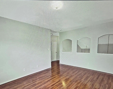 2931 Auburn Falls Lane - Photo Thumbnail 7