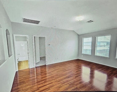 2931 Auburn Falls Lane - Photo Thumbnail 9