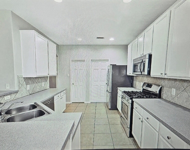 2931 Auburn Falls Lane - Photo Thumbnail 12