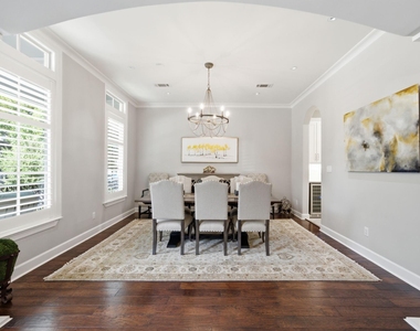 315 E 24th Street - Photo Thumbnail 12