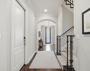 315 E 24th Street - Photo Thumbnail 4