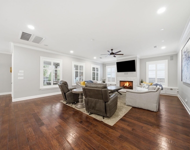 315 E 24th Street - Photo Thumbnail 6