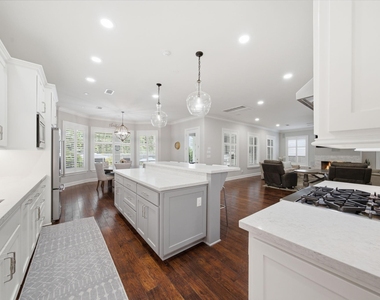 315 E 24th Street - Photo Thumbnail 10