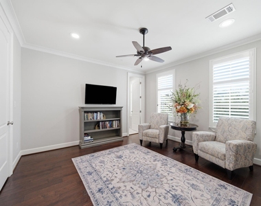 315 E 24th Street - Photo Thumbnail 20