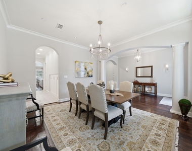 315 E 24th Street - Photo Thumbnail 14