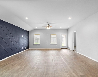1610 Chase Anchor Court - Photo Thumbnail 6