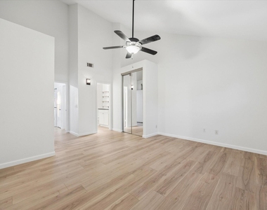 2808 Grants Lake Boulevard - Photo Thumbnail 11