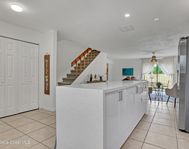 212 S Brevard Avenue S - Photo Thumbnail 3