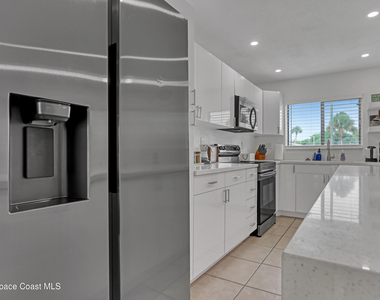 212 S Brevard Avenue S - Photo Thumbnail 4