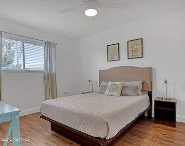 212 S Brevard Avenue S - Photo Thumbnail 13
