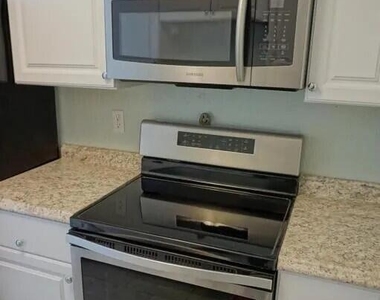 2130 Forest Knoll Drive Ne - Photo Thumbnail 6