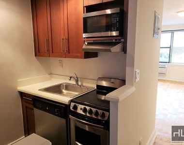 West 68th Street - Photo Thumbnail 2