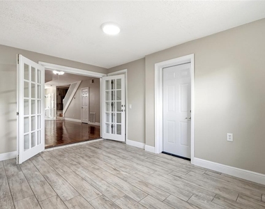 11729 Wesson Circle E - Photo Thumbnail 23