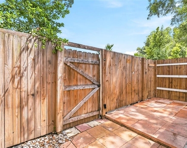 11729 Wesson Circle E - Photo Thumbnail 24