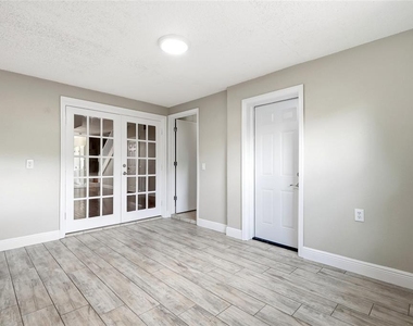11729 Wesson Circle E - Photo Thumbnail 31