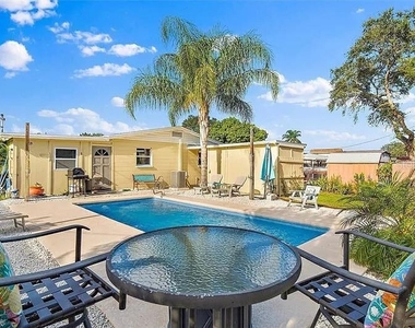 10426 Valencia Road - Photo Thumbnail 2