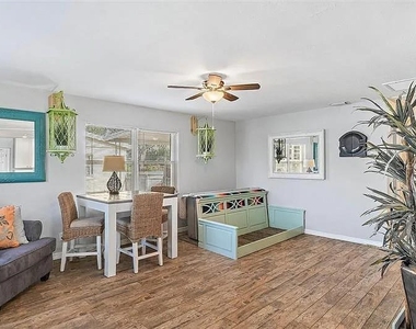 10426 Valencia Road - Photo Thumbnail 9