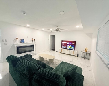 1557 Robinson Drive N - Photo Thumbnail 5