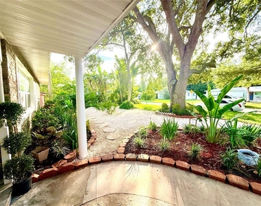 1557 Robinson Drive N - Photo Thumbnail 1