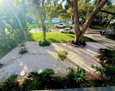 1557 Robinson Drive N - Photo Thumbnail 3