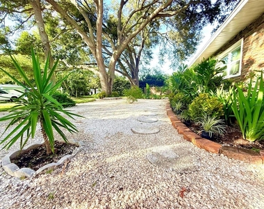1557 Robinson Drive N - Photo Thumbnail 2