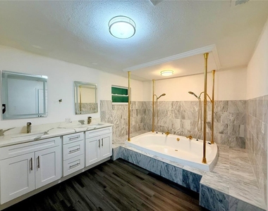 1557 Robinson Drive N - Photo Thumbnail 18