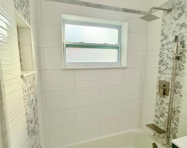1557 Robinson Drive N - Photo Thumbnail 20