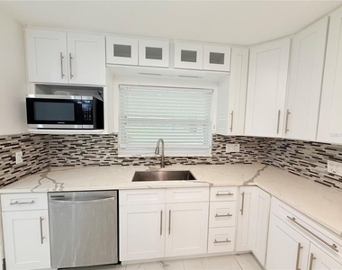 1557 Robinson Drive N - Photo Thumbnail 10