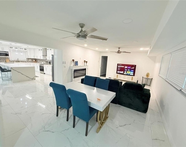1557 Robinson Drive N - Photo Thumbnail 6