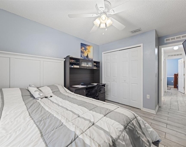 1012 Brenton Leaf Drive - Photo Thumbnail 16