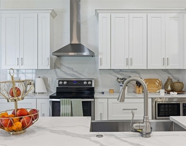 1012 Brenton Leaf Drive - Photo Thumbnail 8