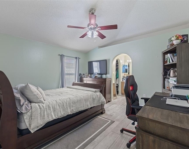 1012 Brenton Leaf Drive - Photo Thumbnail 20