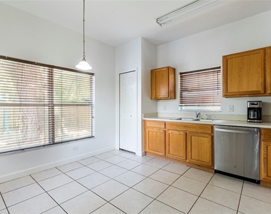 8213 N Klondyke Street - Photo Thumbnail 8