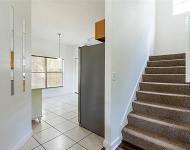 8213 N Klondyke Street - Photo Thumbnail 7