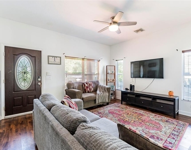 8213 N Klondyke Street - Photo Thumbnail 4