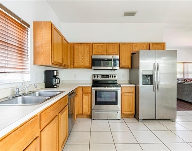 8213 N Klondyke Street - Photo Thumbnail 10