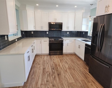 2347 Eastwood Drive - Photo Thumbnail 2