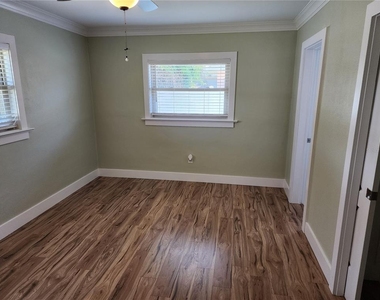 2347 Eastwood Drive - Photo Thumbnail 4