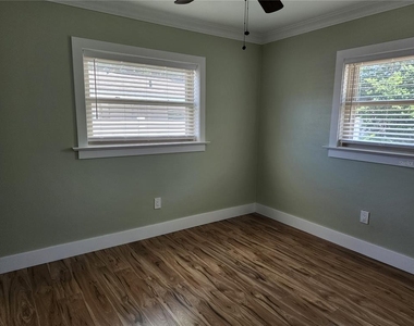 2347 Eastwood Drive - Photo Thumbnail 10