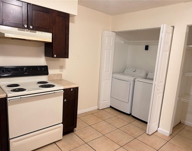 9406 N Hartts Drive - Photo Thumbnail 12