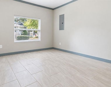 687 Geneva Place - Photo Thumbnail 17