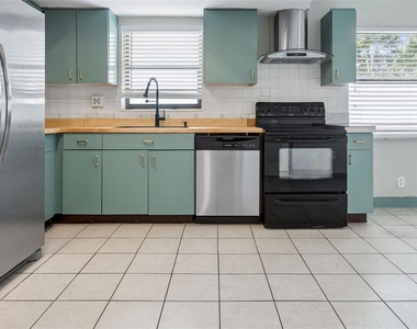 687 Geneva Place - Photo Thumbnail 7