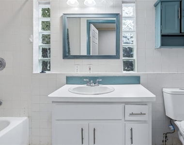687 Geneva Place - Photo Thumbnail 12