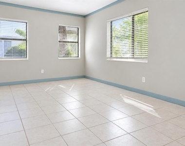 687 Geneva Place - Photo Thumbnail 5