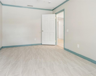 687 Geneva Place - Photo Thumbnail 18