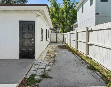 687 Geneva Place - Photo Thumbnail 22